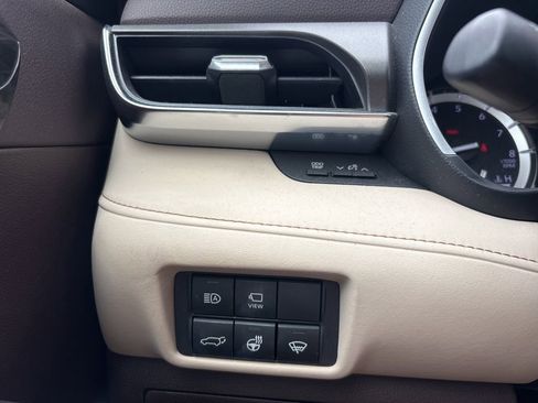Used 2022 Toyota Highlander Limited FWD image 27