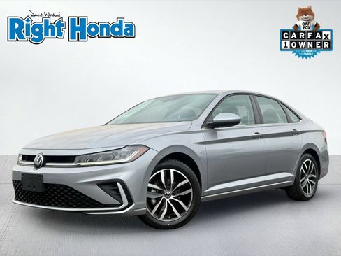 Used 2025 Volkswagen Jetta SE FWD image 1