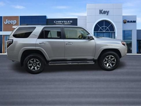 Used 2023 Toyota 4Runner TRD Off-Road Premium AWD/4WD image 4