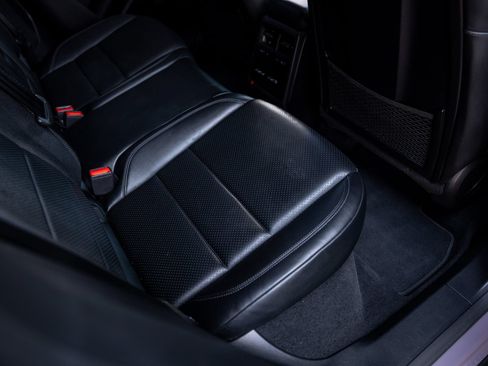 Certified 2025 Porsche Macan 4S Electric AWD/4WD image 49