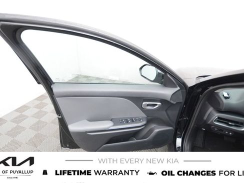 New 2025 Kia K4 LXS image 9