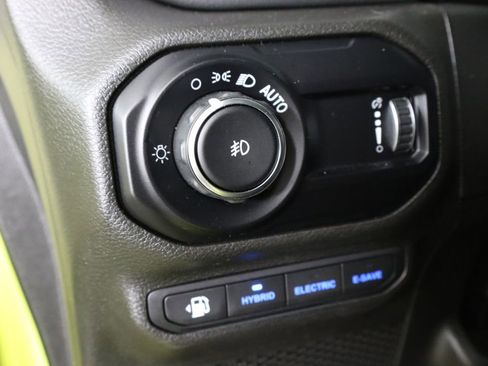 Used 2023 Jeep Wrangler Unlimited Sahara w/ Cold Weather Group AWD/4WD image 20