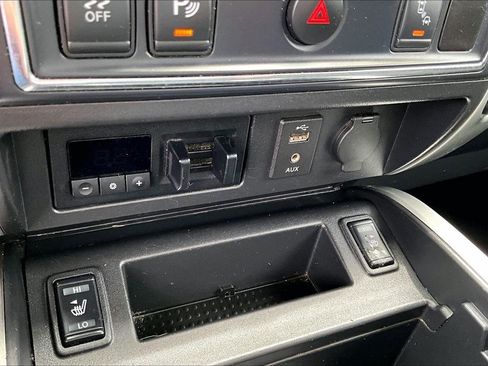 Used 2016 Nissan Titan SV AWD/4WD image 13