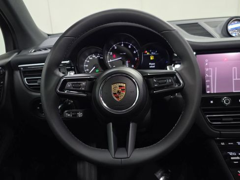 Certified 2025 Porsche Macan image 14