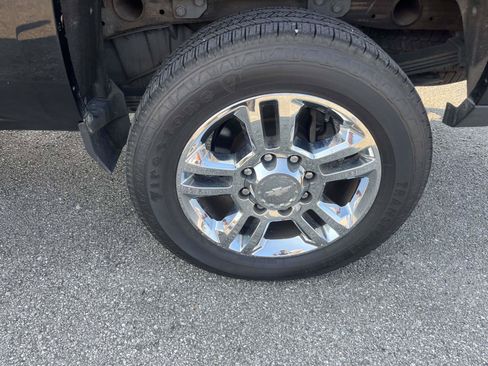 Used 2019 Chevrolet Silverado 2500 High Country w/ Duramax Plus Package AWD/4WD image 9