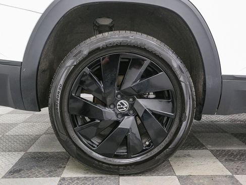 Used 2025 Volkswagen Atlas SE w/ Black Wheel Package image 19