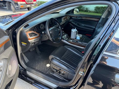 Used 2017 Genesis G90 3.3T Premium RWD image 9