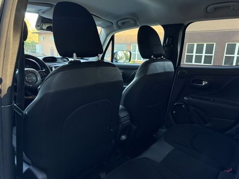 Used 2018 Jeep Renegade Altitude image 27