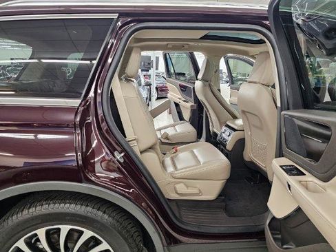 Used 2023 Lincoln Aviator AWD w/ Premium Package image 33