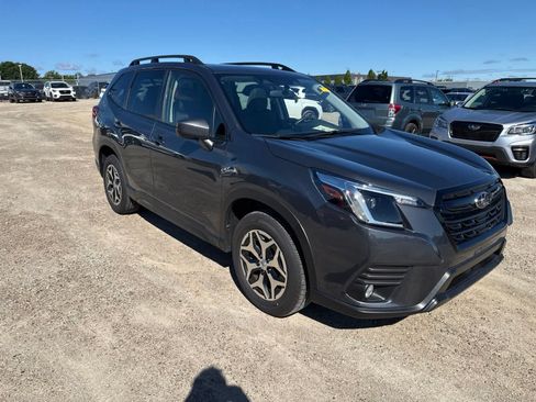 Used 2023 Subaru Forester Premium AWD/4WD image 4
