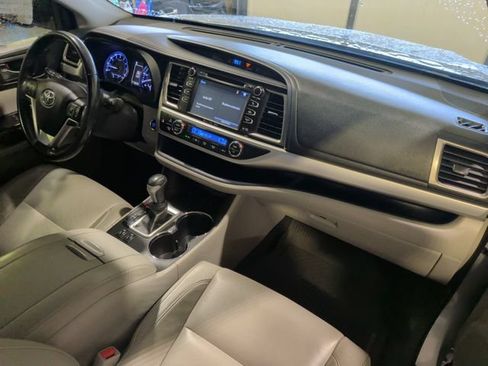 Used 2018 Toyota Highlander XLE AWD/4WD image 27