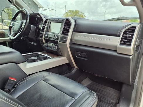 Used 2019 Ford F250 Lariat w/ Lariat Ultimate Package AWD/4WD image 12