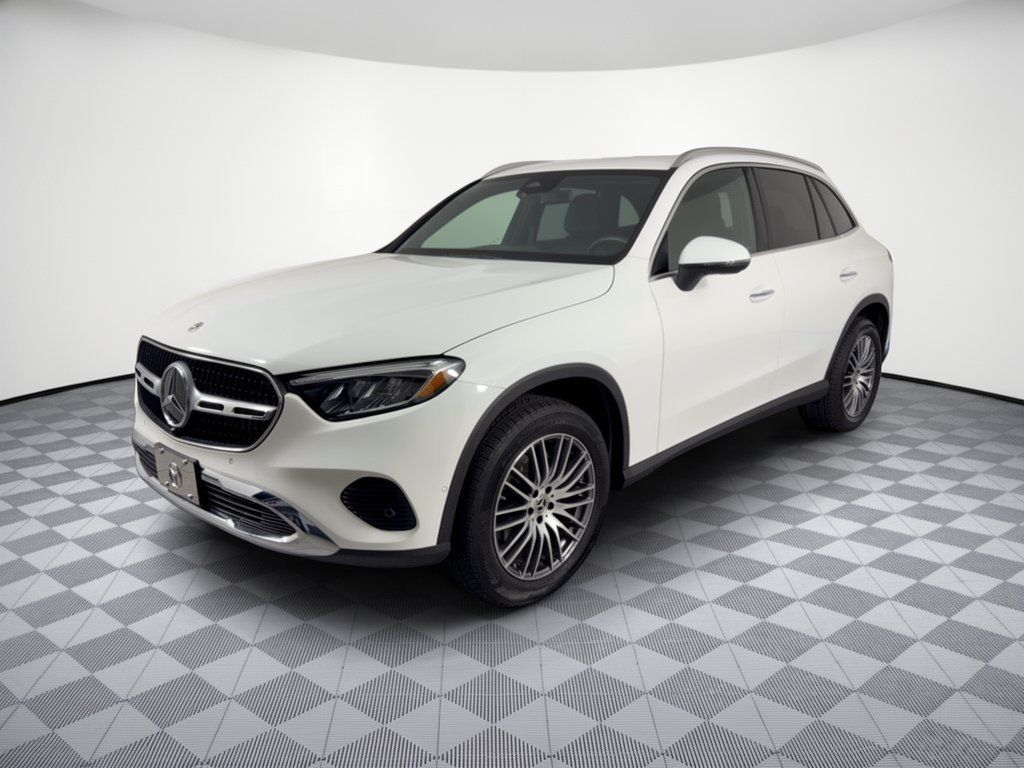 Used 2025 Mercedes-Benz GLC 300 image 1