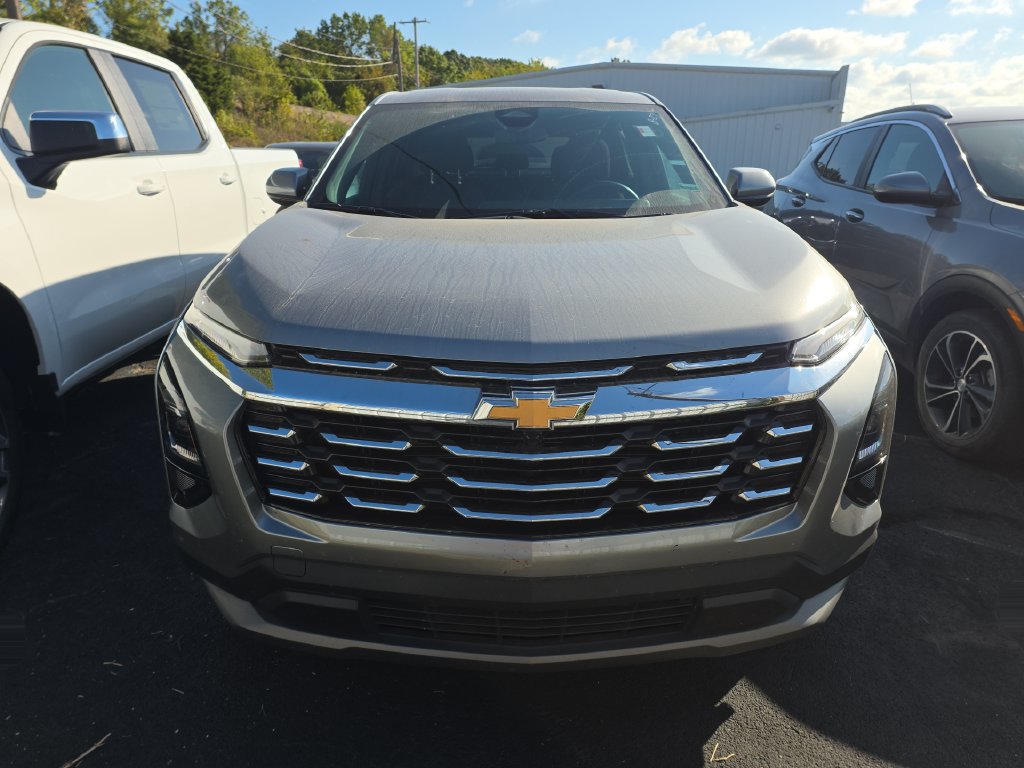 Used 2026 Chevrolet Equinox LT FWD image 2