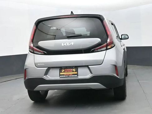 Used 2025 Kia Soul LX w/ LX Technology Package image 8