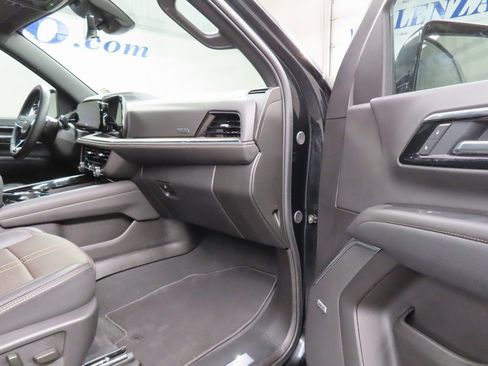 Used 2025 Chevrolet Suburban High Country image 29