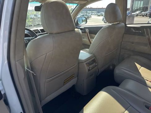 Used 2012 Toyota Highlander Limited w/ Tow Pkg FWD image 24