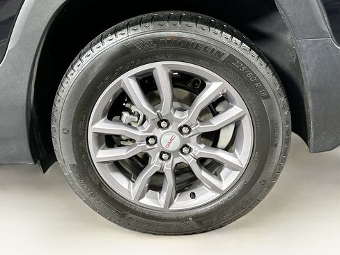 Used 2024 GMC Terrain SLT image 11