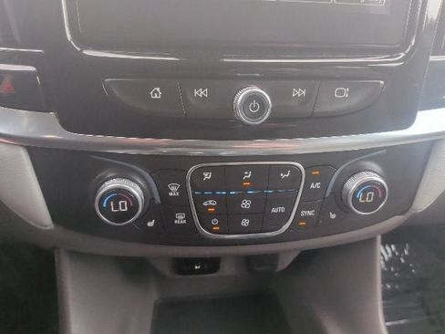 Used 2019 Chevrolet Traverse LT FWD image 24
