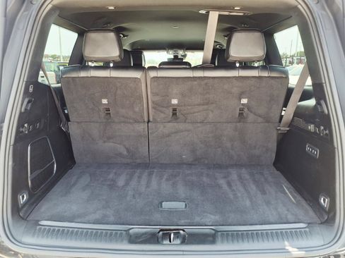 Used 2024 Jeep Wagoneer Series II w/ Flexible Seating Group RWD image 11