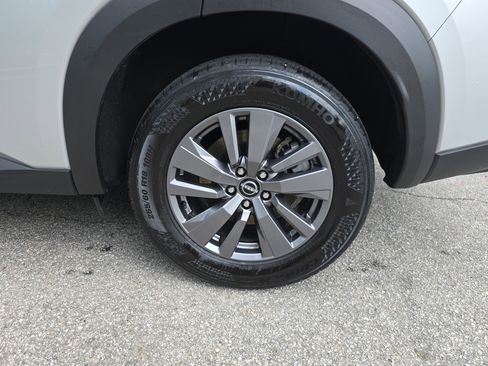 Used 2024 Nissan Pathfinder SV image 31