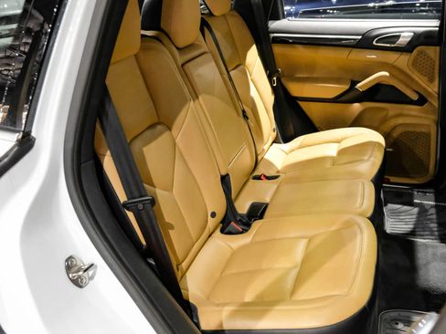 Used 2018 Porsche Cayenne S image 37