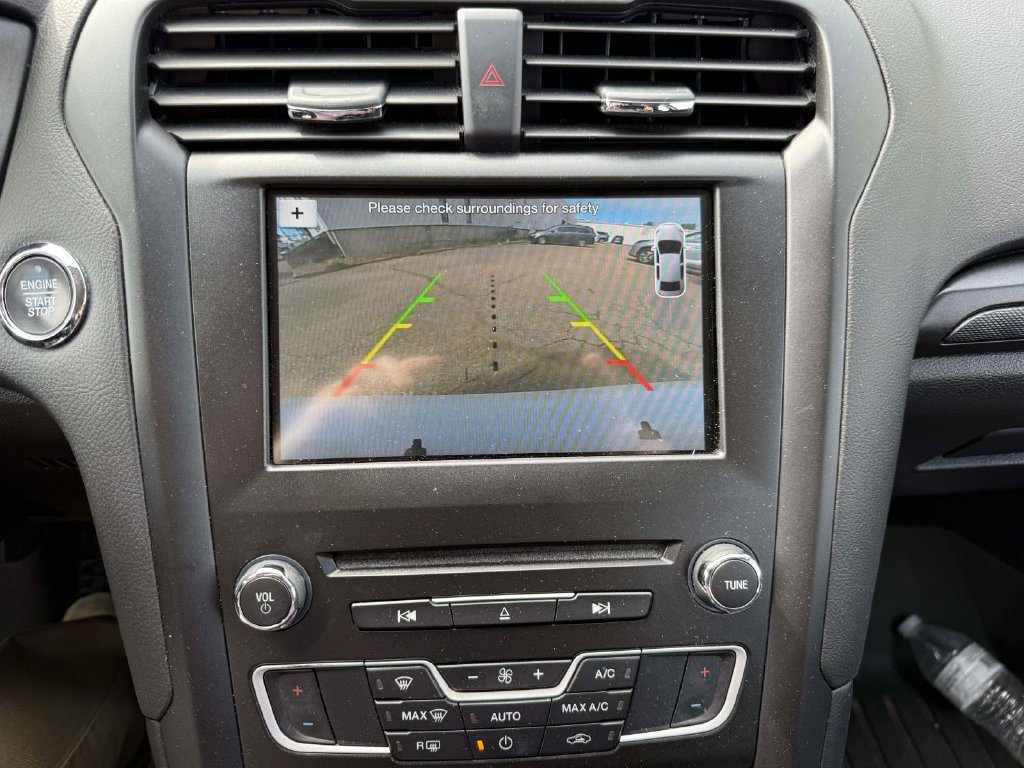 Used 2018 Ford Fusion SE w/ Equipment Group 201A FWD image 14