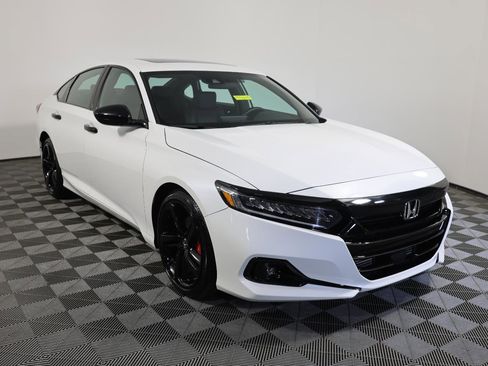 Used 2022 Honda Accord Sport image 3