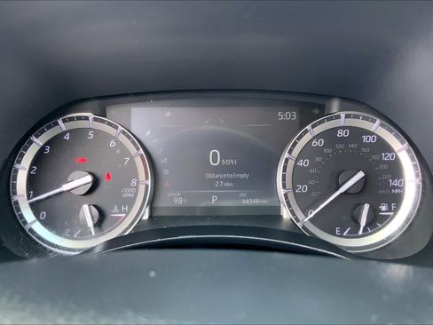 Used 2022 Toyota Highlander XLE AWD/4WD image 25