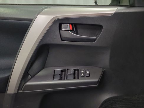 Used 2016 Toyota RAV4 LE image 18