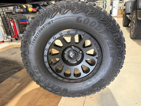 Used 2011 Toyota Tundra Grade 4x4 4dr Double Cab Picku w/ TRD Rock Warrior Pkg image 8