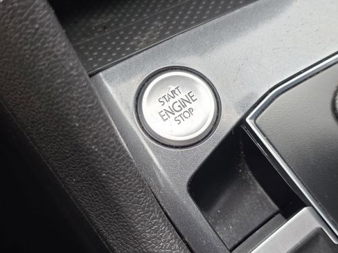 Used 2021 Volkswagen Tiguan SE FWD image 14