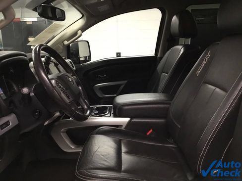 Used 2019 Nissan Titan PRO-4X w/ Pro-4x Convenience Package AWD/4WD image 31