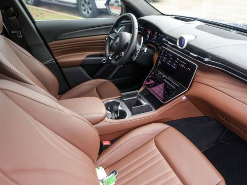 Used 2023 Maserati Grecale GT image 28