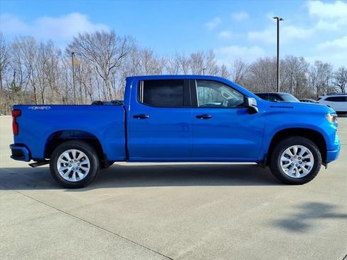 Used 2025 Chevrolet Silverado 1500 Custom w/ LPO, Dark Essentials Package AWD/4WD image 5