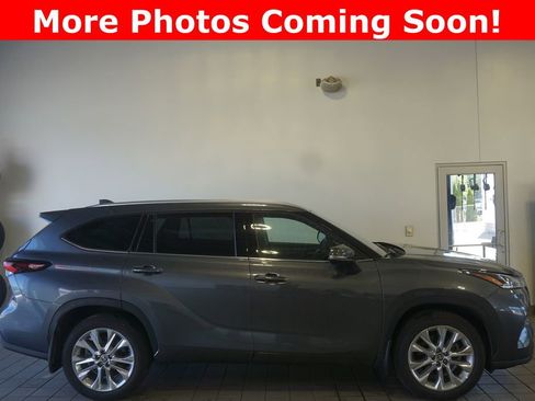 Certified 2025 Toyota Highlander Limited AWD/4WD image 2