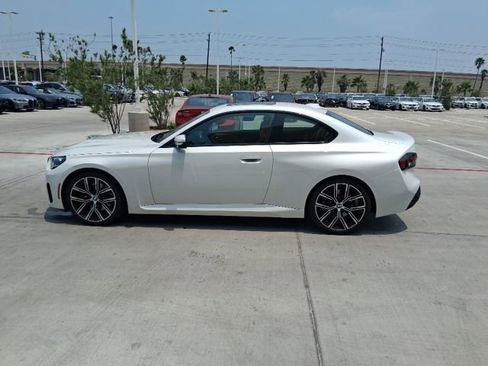 Used 2024 BMW 230i Coupe w/ Convenience Package RWD image 3