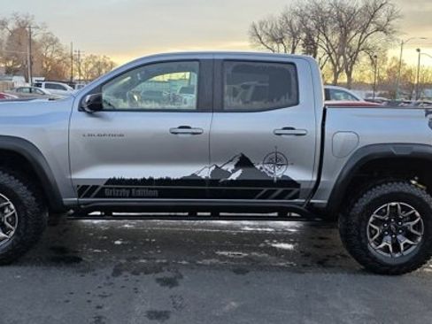 Used 2024 Chevrolet Colorado ZR2 w/ Technology Package image 4