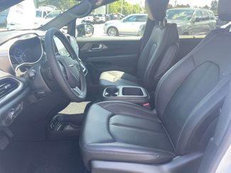 New 2026 Chrysler Pacifica Select video 2