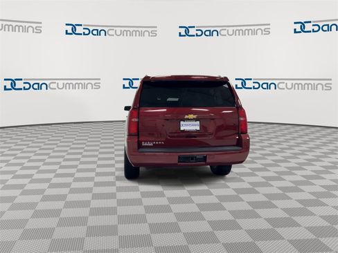 Used 2019 Chevrolet Suburban LT image 7