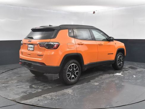 New 2026 Jeep Compass Trailhawk w/ Trailer Tow Group AWD/4WD image 9