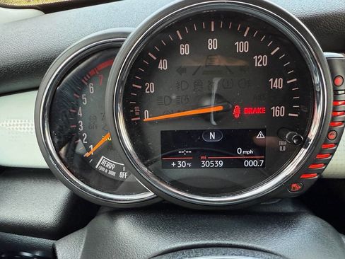 Used 2015 MINI Cooper 2-Door Hardtop image 12