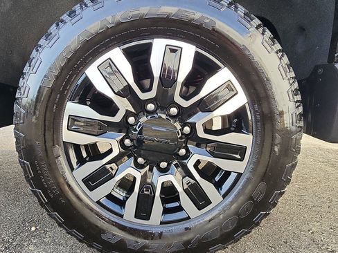 Used 2024 GMC Sierra 2500 Denali Ultimate AWD/4WD image 9