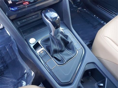 Certified 2024 Volkswagen Tiguan SE R-Line image 28