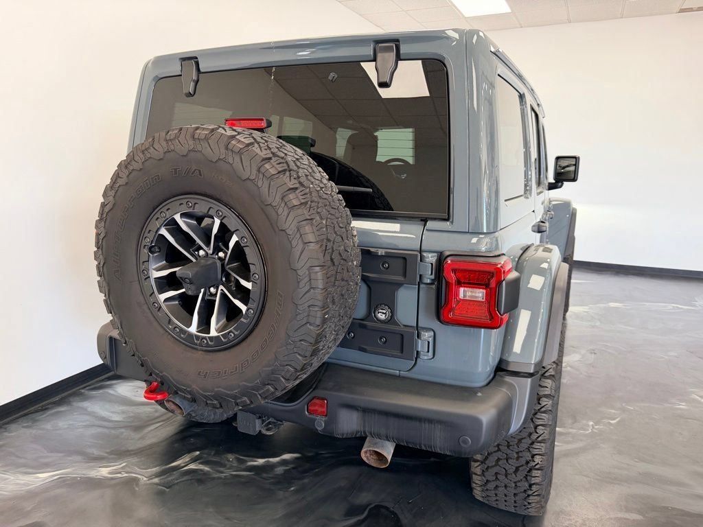 Used 2024 Jeep Wrangler Unlimited Rubicon AWD/4WD image 5