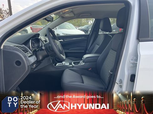 Used 2023 Chrysler 300 Touring w/ Sport Appearance Package image 22