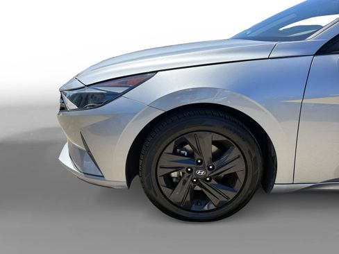 Certified 2021 Hyundai Elantra SEL FWD image 9