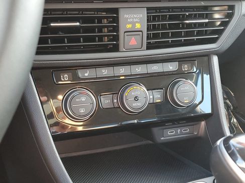 Certified 2023 Volkswagen Jetta SE FWD image 27