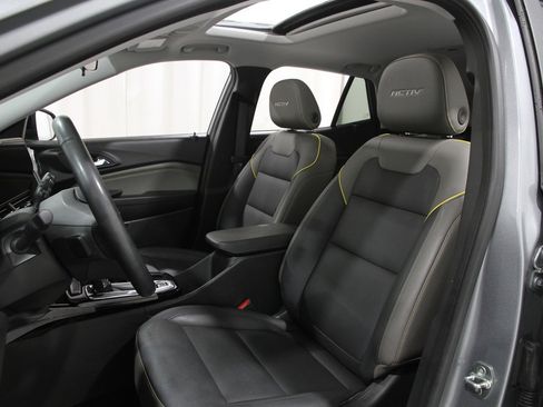 Certified 2024 Chevrolet Trax ACTIV w/ Sunroof Package image 5