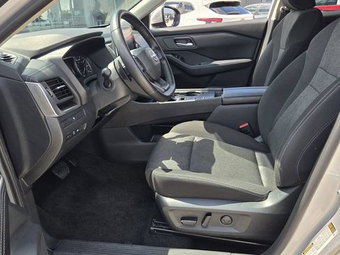 Used 2025 Nissan Rogue SV FWD image 11
